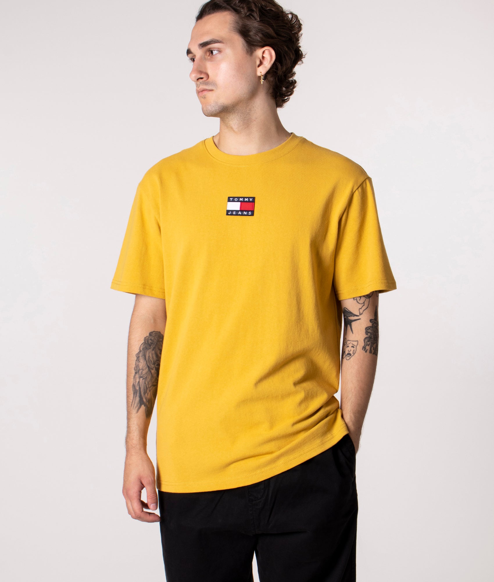 Tommy jeans store yellow t shirt