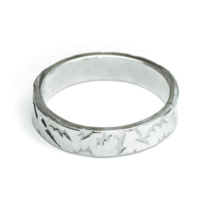 Alex&er Jewellery 6mm 925 Sterling Silver Wolf Fur Ring at EQVVS. Flat shot.