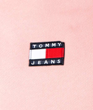 Relaxed-Fit-Tommy-Badge-Sweatshirt-Broadway-Pink-Tommy-Jeans-EQVVS  