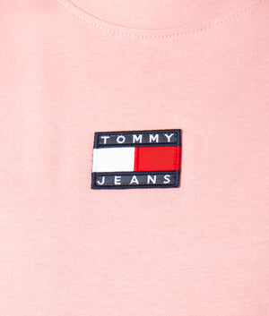 Tommy-Badge-T-Shirt-Broadway-Pink-Tommy-Jeans-EQVVS