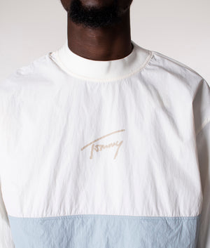 Signature-Nylon-Overhead-Jacket-Ancient-White-Tommy-Jeans-EQVVS